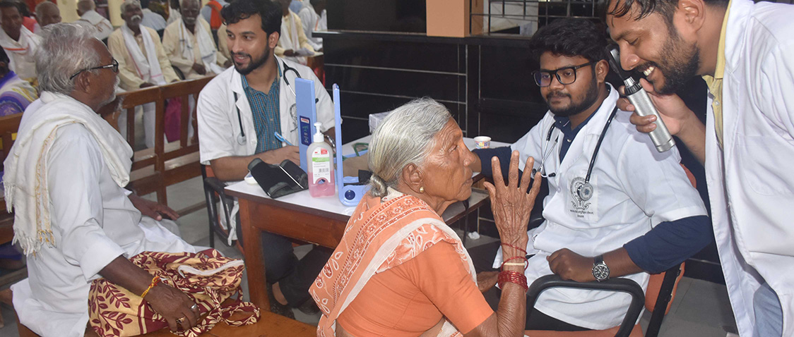 Gandhi Jayanti Eye Camp Treats a Thousand Patients at Kasturba Hospital