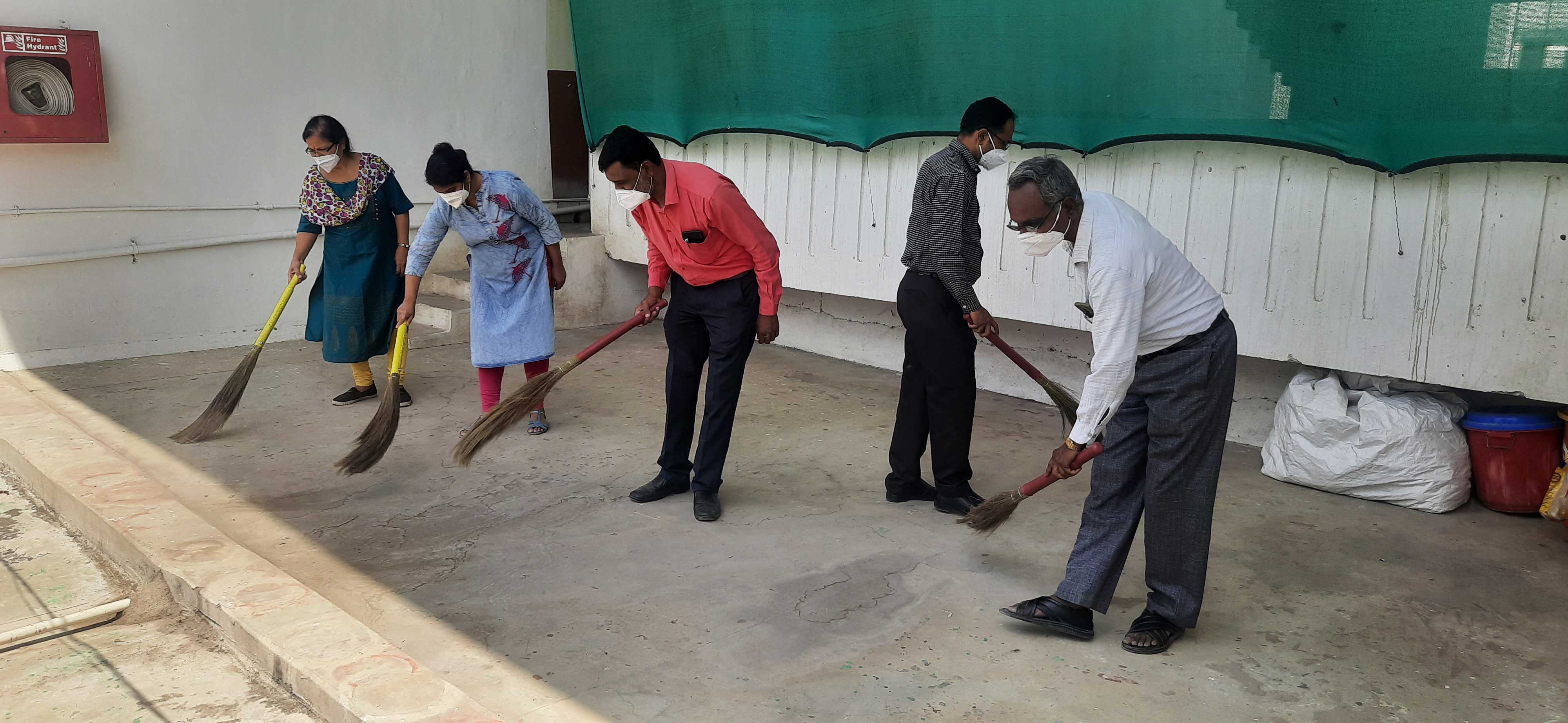 02/04/2021 - Cleanliness drive at the department of Physiology